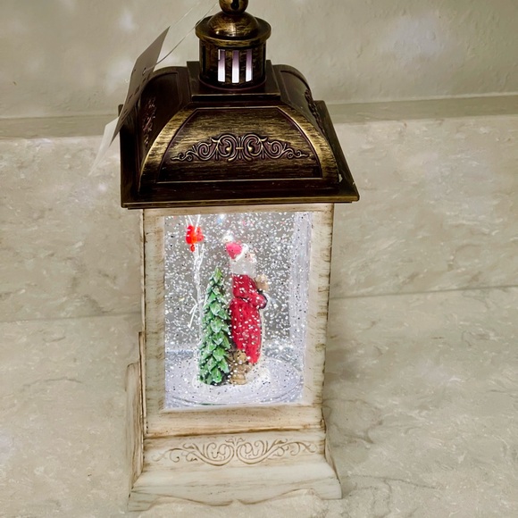 NWT Christmas Snow Globe, Lighted Water Lantern, Santa, Christmas decor, gift! - Picture 8 of 10